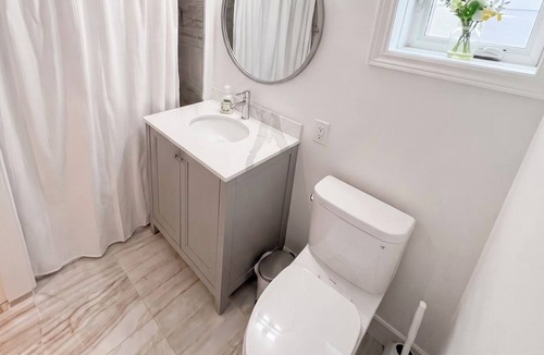 Humber Bay Apartment | Executive 1BR Suite | Express Transit to Downtown & Airport | Fast Wi-Fi
