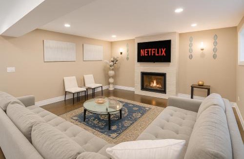 Windsor Apartment | Executive 2BR Lower Suite Private & Spacious Close to USA Border