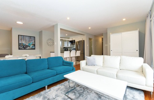 Ottawa Division Apartment | Executive | 3 Beds, 1 Bath | Modern | Sleeps 6