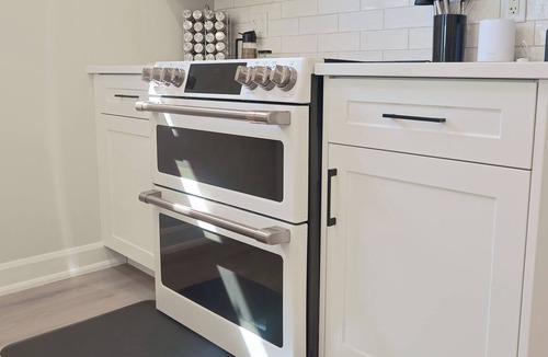 Mount Forest Apartment | Executive Luxury Condo | Corporate Stay | Sleeps 4