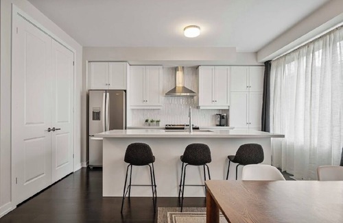 Mount Pleasant House | Executive Townhouse on a Ravine