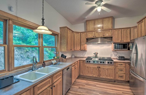 Unaka House | Expansive Home on 16 Acres w/Smoky Mountain Views