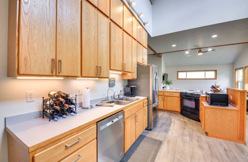 Sagle House | Expansive Waterfront Escape w/Kayaks + SUPs!