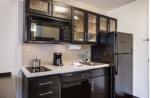 Nanuet Hotel | Experience Comfort and Convenience - Inviting Suite w/Kitchen + Free Parking