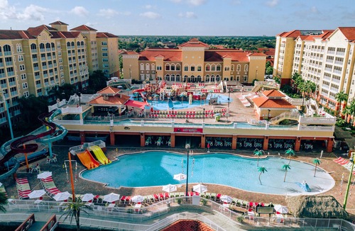 West Kissimmee Resort | Experience magic, just a 9-min drive away from Walt Disney World