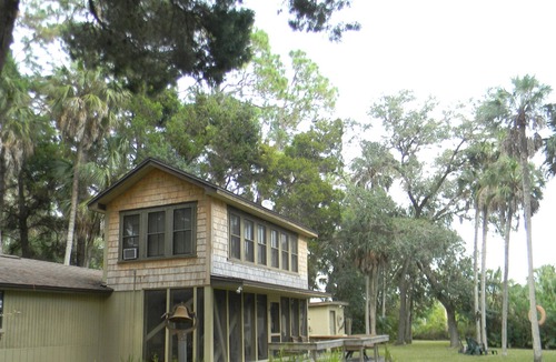 Weeki Wachee Gardens Cottage | Experience 'Old Florida' from a Charming Waterfront Cottage