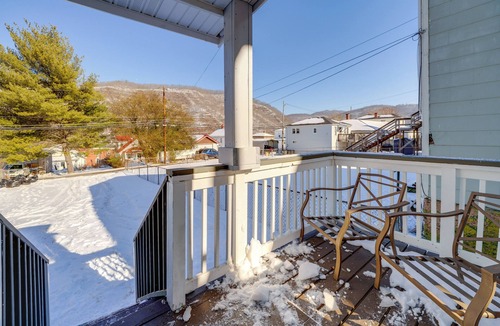 Bellepoint Apartment | Explore New River Gorge! High-End Hinton Retreat