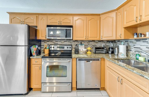 Gulf Gate Estates Apartment | Explore Sarasota: Condo w/Pool Access, Near Dtwn
