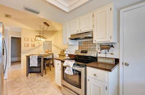 New Port Richey House | Explore Tampa Bay! Family Home w/Lanai, Game Room