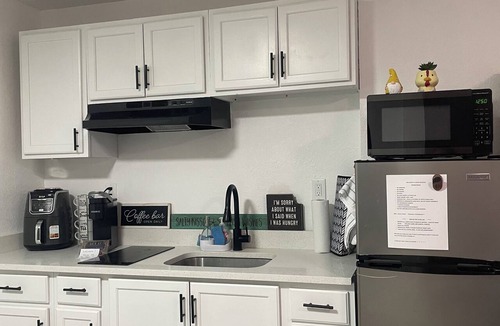 Town N County Park Apartment | Exquisite 1-bedroom apartment with patio and private entrance near airport