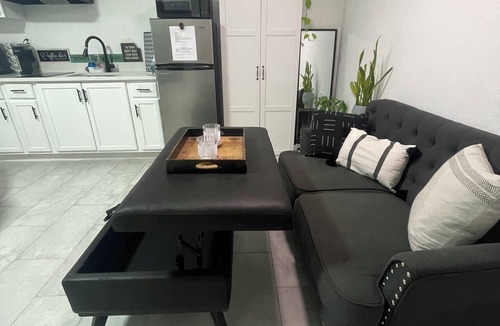 Town N County Park Apartment | Exquisite 1-bedroom apartment with patio and private entrance near airport