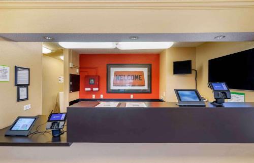 Tampa Hotel | Extended Stay America Select Suites - Tampa - North Airport