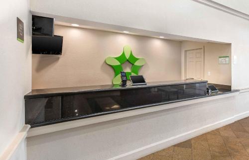 Carver City - Lincoln Gardens Hotel | Extended Stay America Suites - Tampa - Airport - N Westshore Blvd