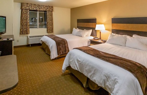 Dickinson Hotel | Extra Space, Extra Fun – 2 Full Beds Suite Perfect for Families & Weekend Escape