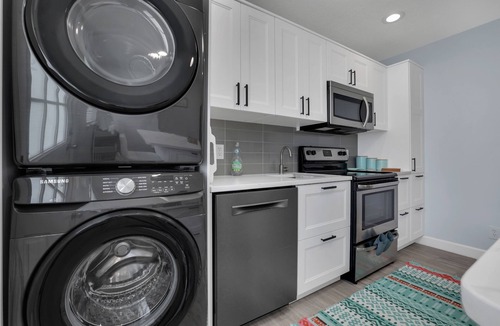 Jacksonville Beach Apartment | Fabulous stay in the center of Jax Beach, 3/1