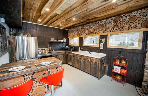 Sugar Grove Cabin | Fairytale Barn Hot Tub Trout Stream and Petting Zoo?