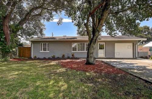 South Pinellas Community Council House | Family 3BR St Pete Home Heated Pool 5 Min To Beaches