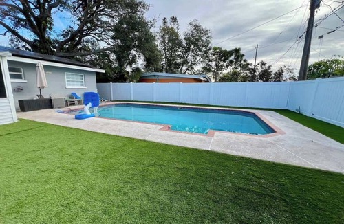 South Pinellas Community Council House | Family 3BR St Pete Home Heated Pool 5 Min To Beaches