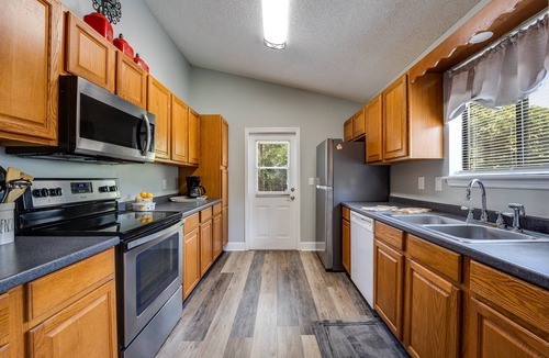 Doctors Inlet House | Family & Dog-Friendly 3BR Home w/Fenced Yard & Firepit