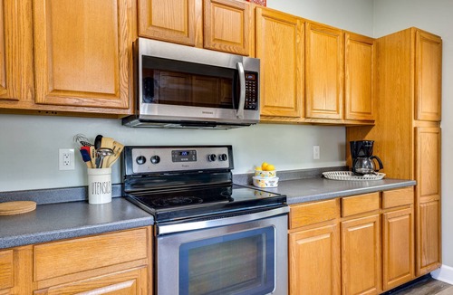 Doctors Inlet House | Family & Dog-Friendly 3BR Home w/Fenced Yard & Firepit