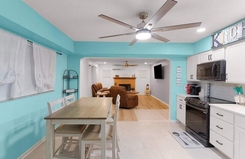 Belleview House | Family-Friendly sleeps 7-Home Close to Fun