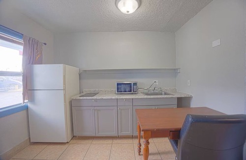 Merritt Island Hotel | Family-Friendly One-Bedroom Suite Near Kennedy Space Center & Cocoa Attractions
