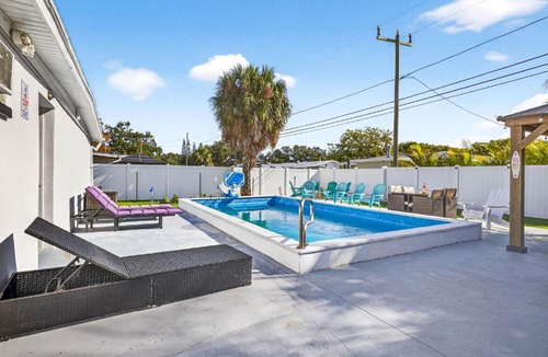 Walsingham House | Family Heated Pool Putting Green Pac-Man Near Beach
