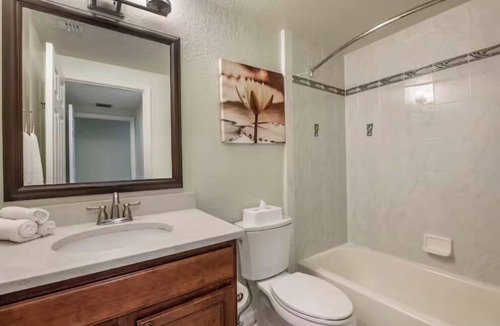 West Kissimmee Hotel | Family Retreat in 2 Spacious Suites w/2BR + Tub Near Orlando Theme Parks