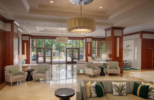 St. Petersburg Hotel | Family Retreat with Infinity Pool & Waterfront Dining