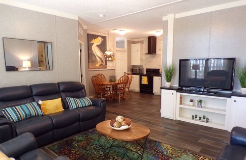 Edgar House | Family-sized lakehouse w/dock and water access. Close to Gainesville!