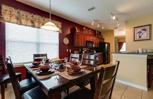 West Kissimmee House | Fantastic 6 Bed/4.5 Bath w/Hot Tub/Pool by Disney!