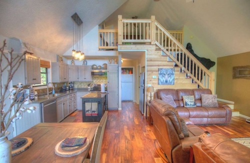 Unaka Cabin | Fantastic long range Mountain Views and sunrises.