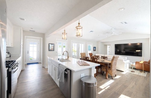Candler House | Felix’s Spacious Garden Villa Retreat