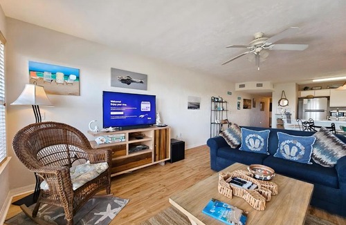 Cedar Key Apartment | Fenimore Mill 7B - Pool, Hot Tub, Private Beach!