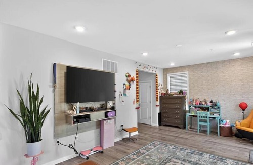 Highland Park Condo | FIFA World Cup 2026 Stay Spacious 3BR/3BA Condo 5-Min Access to Train Station