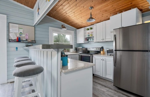 Avon Cottage | Finlandia: 3BR Avon cottage. Dog-friendly - steps from pristine beach!
