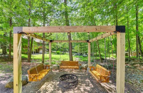 Greentown House | Fire Pit & Games! Prow Chalet; Mins to Lake Wally!