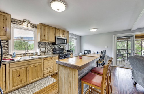 Eagle Rock Cabin | Fire Pit + Patio: Creekside Cabin in Eagle Rock!