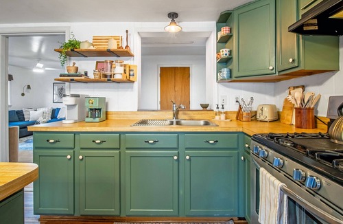 Hood House | Fire Pit Secluded Getaway Dog Friendly