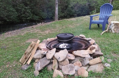 Murphy RV Rental | FIREPIT SMORES CREEKFRONT, GLAMPING TENTS, FLY FISH hdfishcamp@protonmail.com