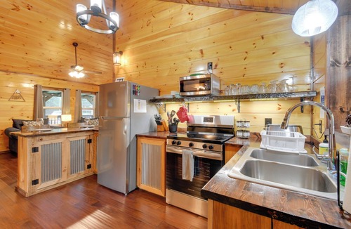 Campton Cottage | Fireside Evenings: Red River Gorge Gem w/Hot Tub
