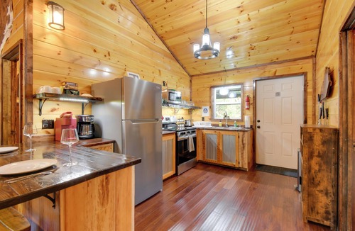 Campton Cottage | Fireside Evenings: Red River Gorge Gem w/Hot Tub