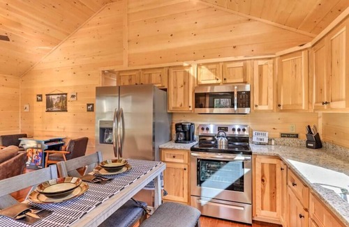 Murphy Cabin | Fireside Haven: 2BR/2BA, Arcade, Smokies Views, Near Town