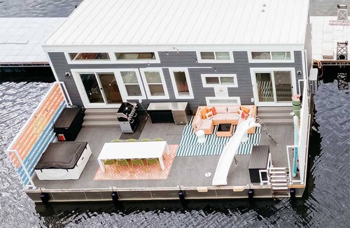 Nancy House | First Light - Modern Floating Home Designed for Elevated Lake Living