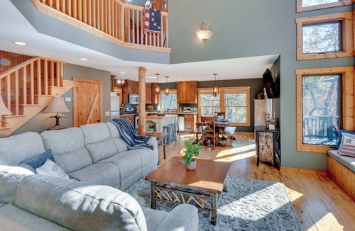 Wiley Cottage | Fish, Hike & Swim: Lake Burton Retreat w/Hot Tub!