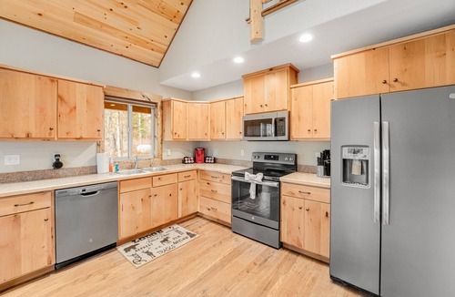 Bigfork Cabin | Five separate cabins ideal for a group getaway, near Flathead Lake & Glacier