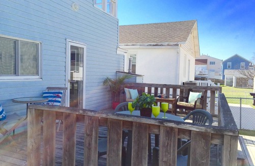 North Wildwood House | *FLASH SALE for Sept!*1 Bedroom, Yard w/Lg 2 Level Deck, Perfect Location!