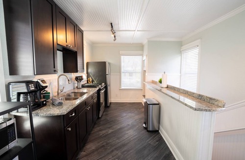 Gainesville Apartment | Florida Room: Walk DNTN - Studio - Lux Bath - Pet Welcome