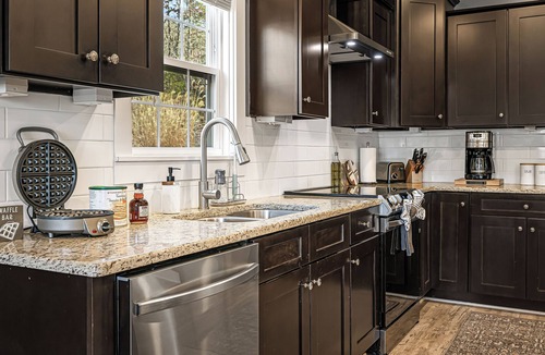 Fairview House | Forest Mountain Views with Yard, 3-bedroom pet friendly home Fairview