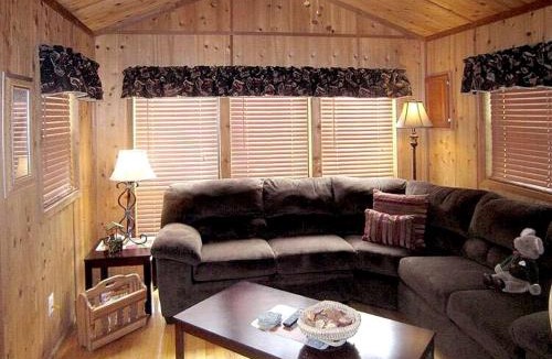 Inverness House | Four Person Cabin with Lofted Interior in Inverness, Florida